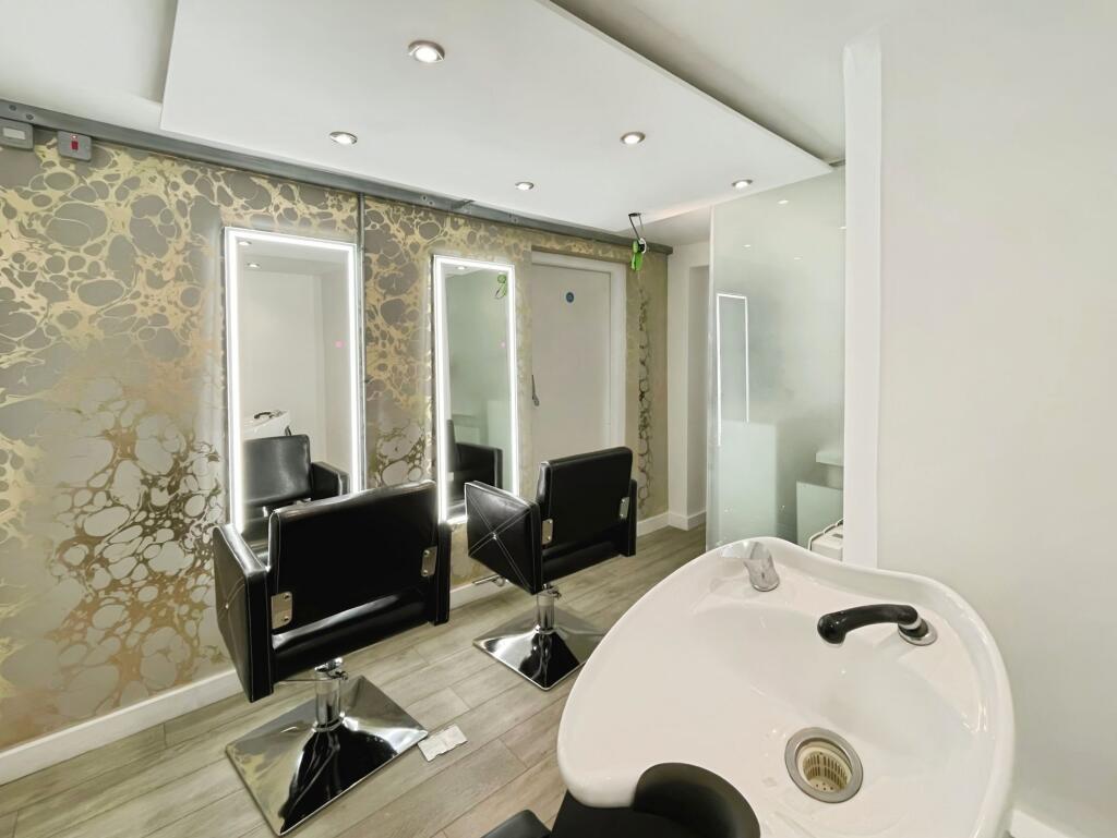 Salon Room