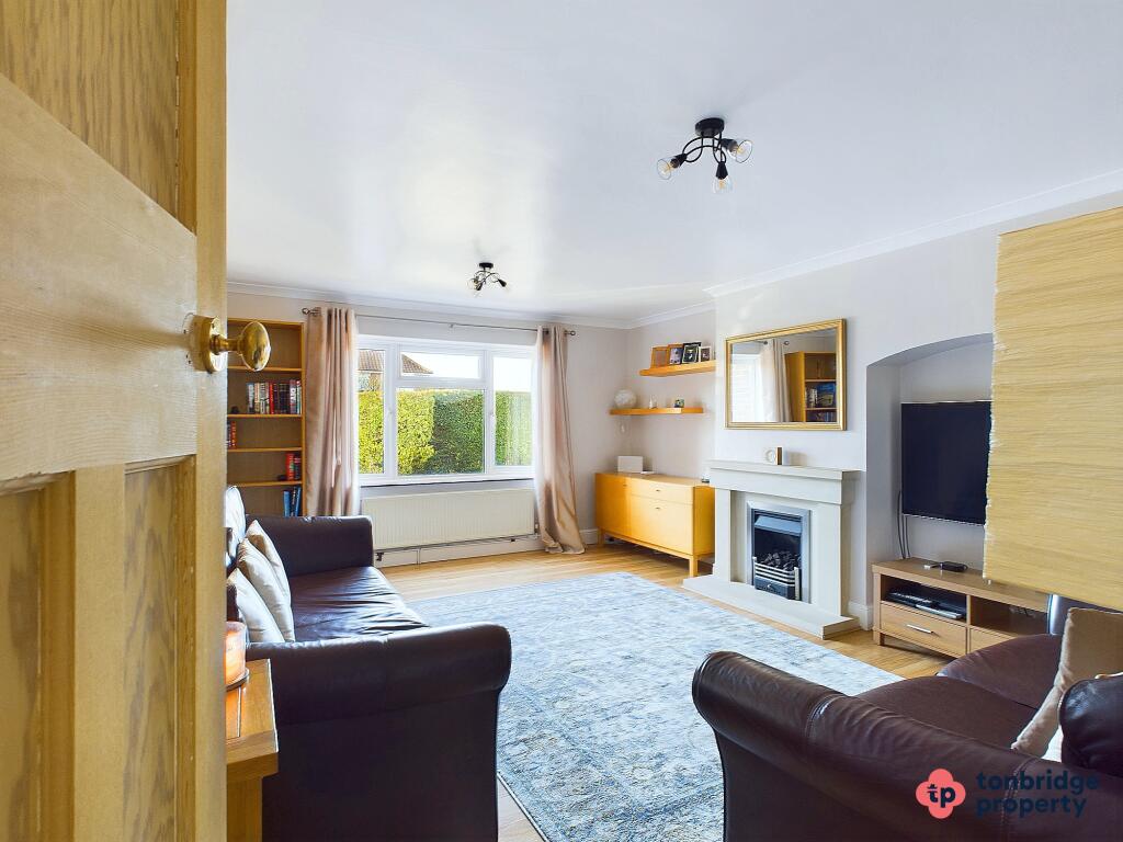 CAM03742G0-PR0015-STILL005