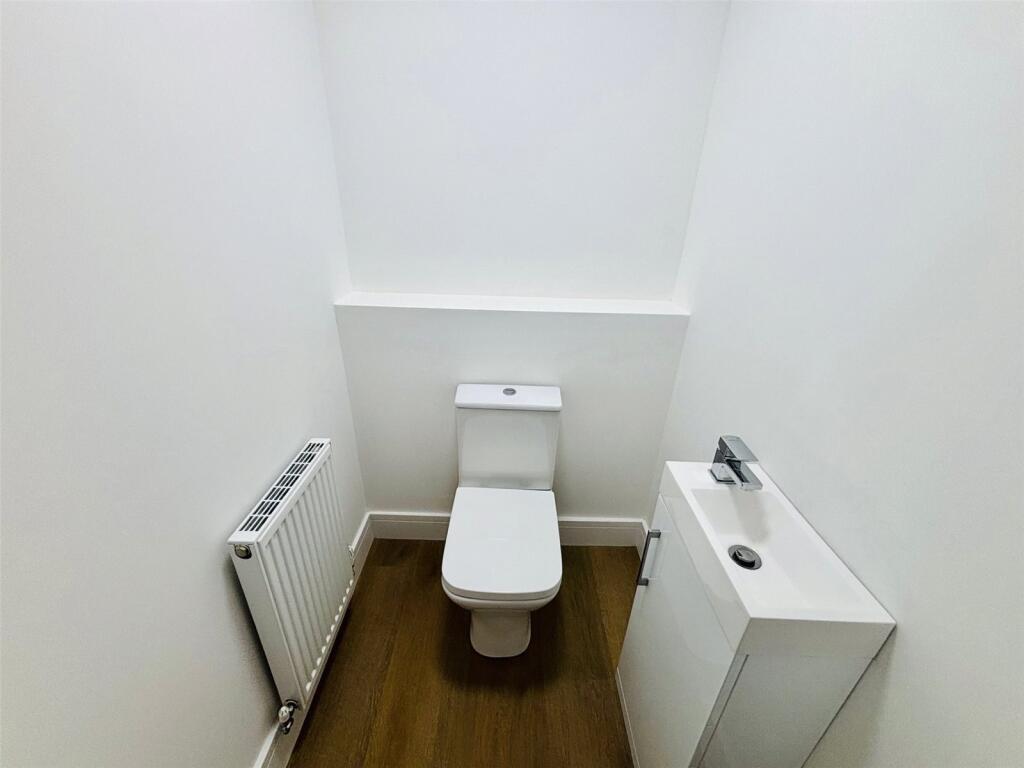Cloakroom/Wc