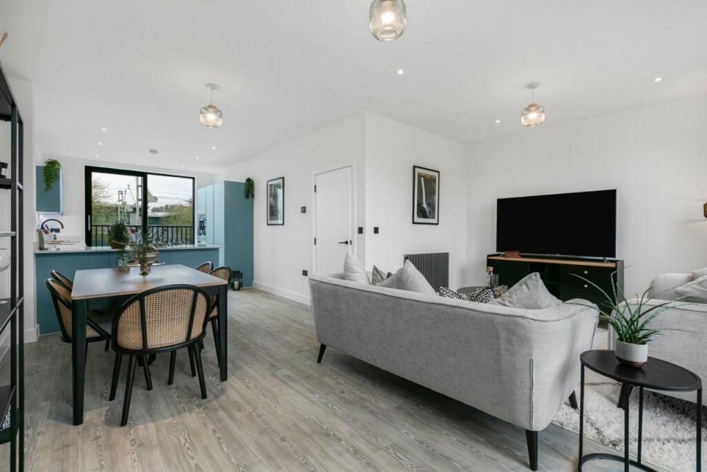 Lounge/Dining