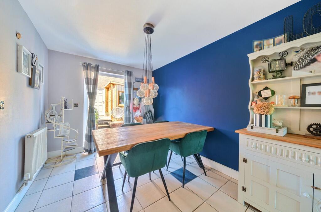 17-6823b9adb6934-1288136-ARW-17-1