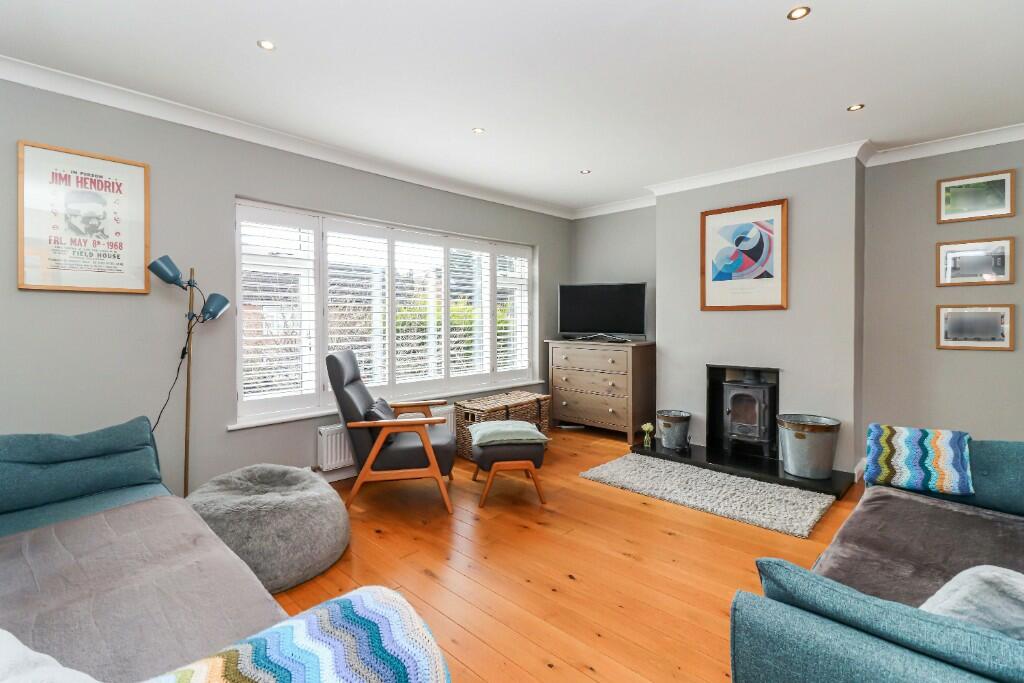 Sitting/dining room