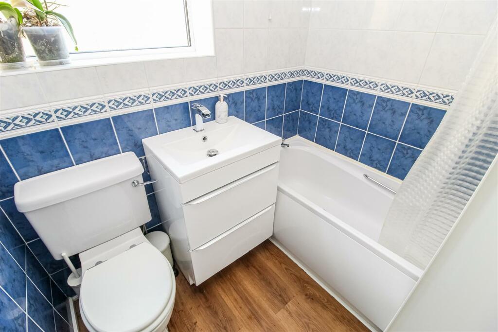 BATHROOM/W.C.