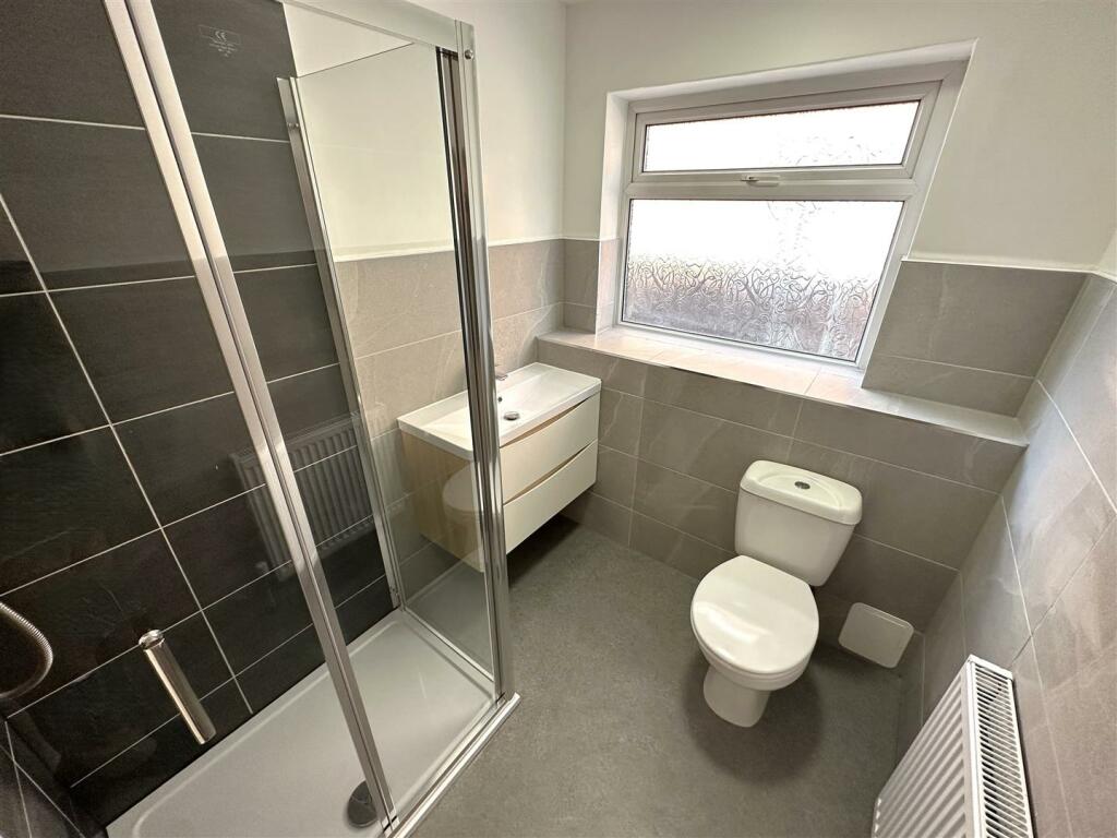 GF Shower Room 879