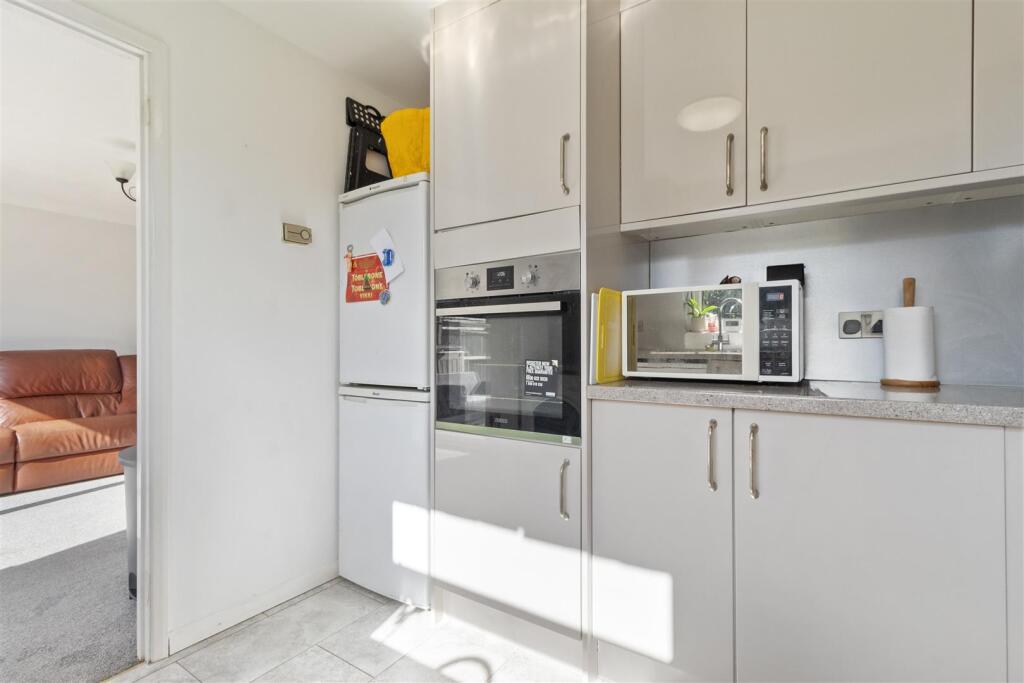 18 Vancouver Close-006.jpg