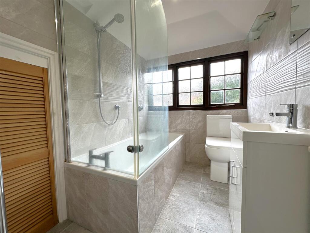 Modern Bathroom 295