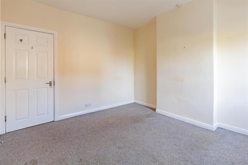 Bedroom 1-2.jpg