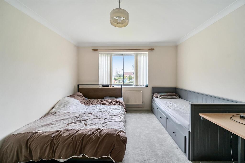 Bedroom 1.jpg