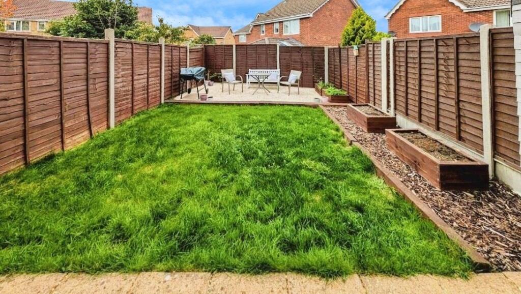 44 Coopers Drive rear garden b.jpg