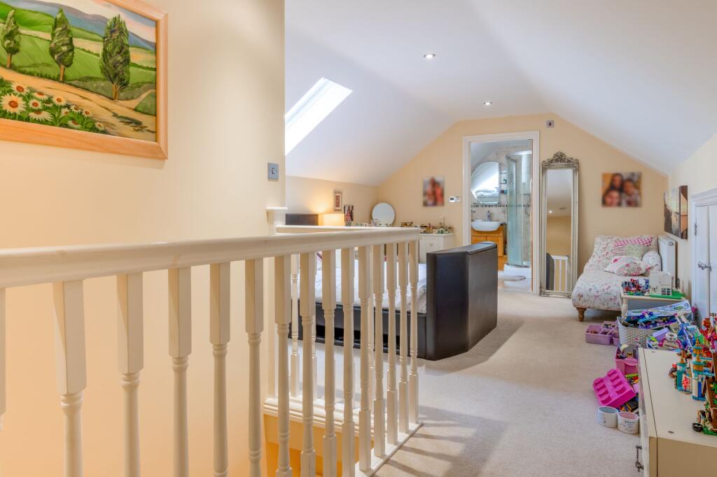 Large bedroom with en-suite bathroom