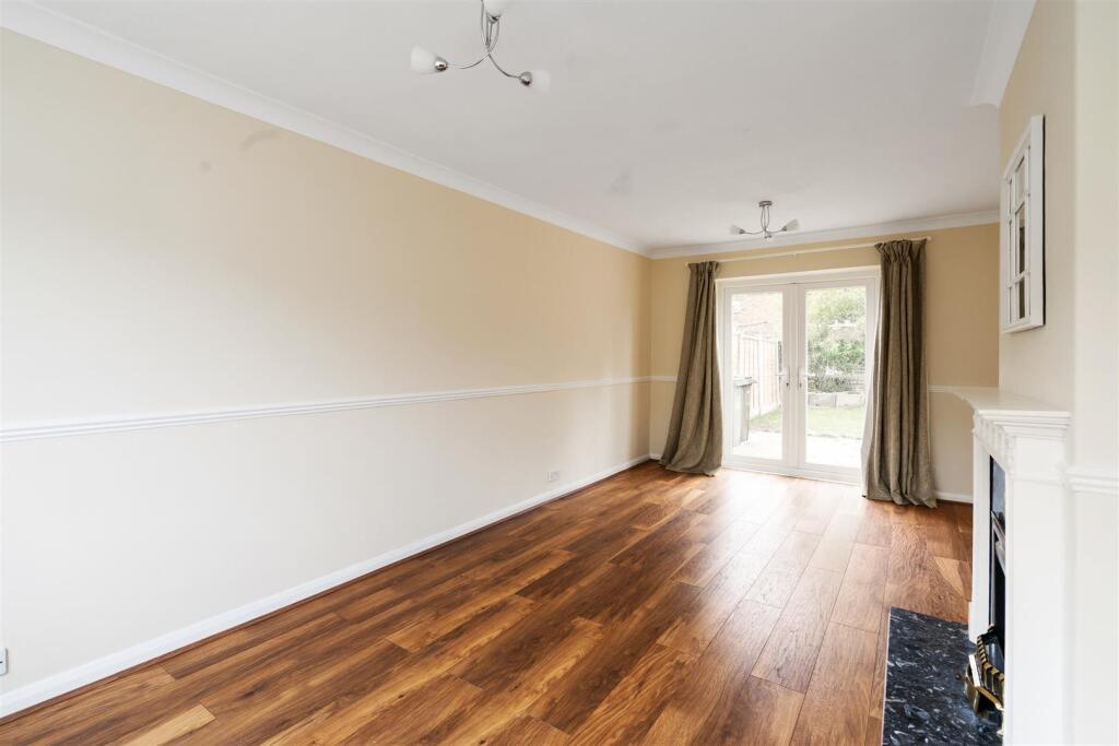 21 Lawnswood Avenue_13.jpg