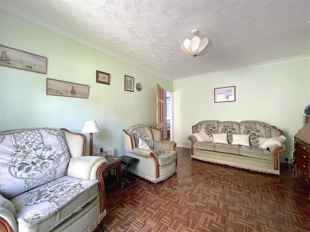 Living Room (3).jpeg