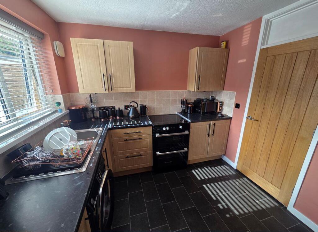 18 dovedale kitchen 2.JPG
