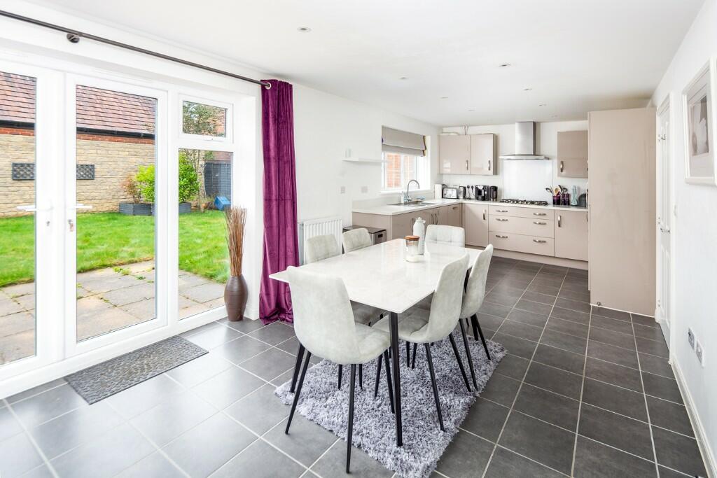 Kitchen/Family/Diner
