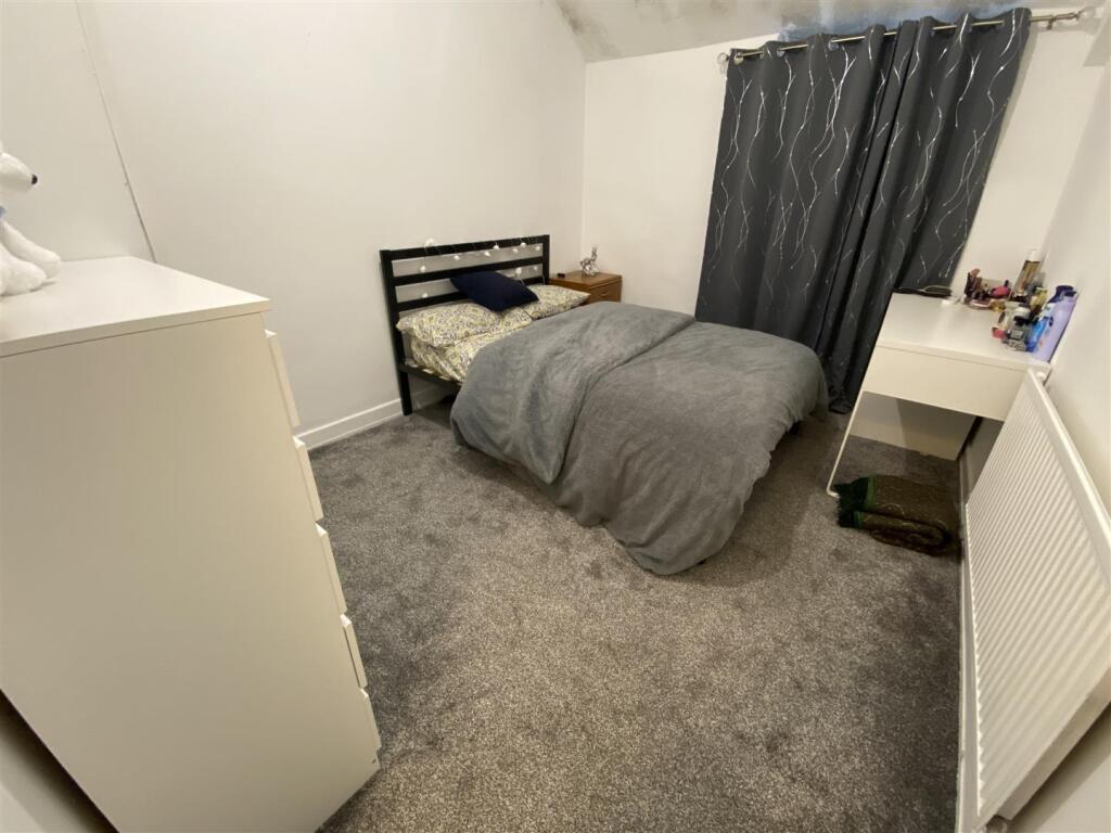Bedroom 1.JPG