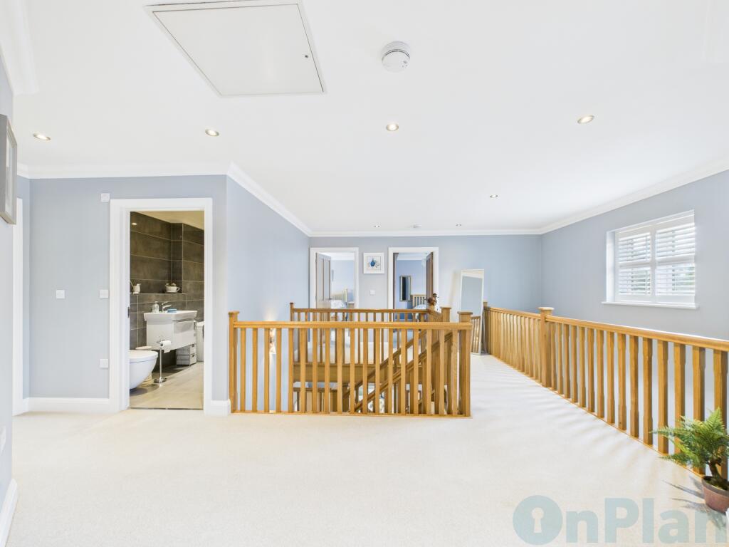 CAM04024G0-PR0028-STILL031