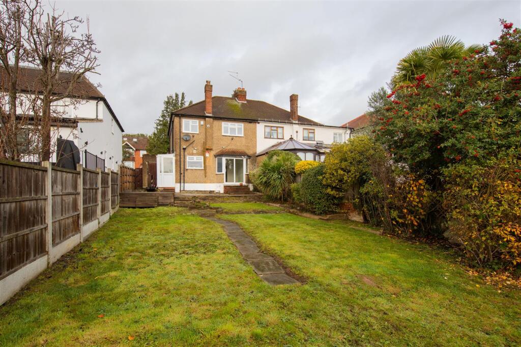 Roding View, IG9