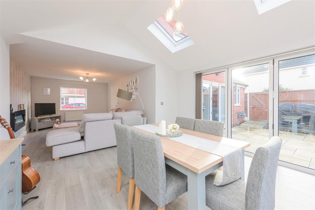 8 Lindores Road