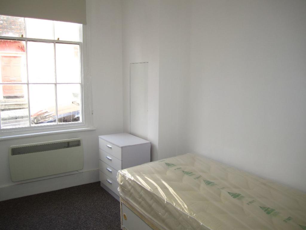 Single Room Availabl