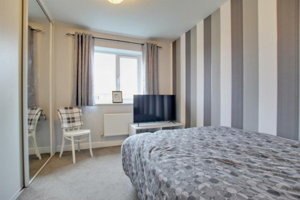 BEDROOM 3 (REAR)
