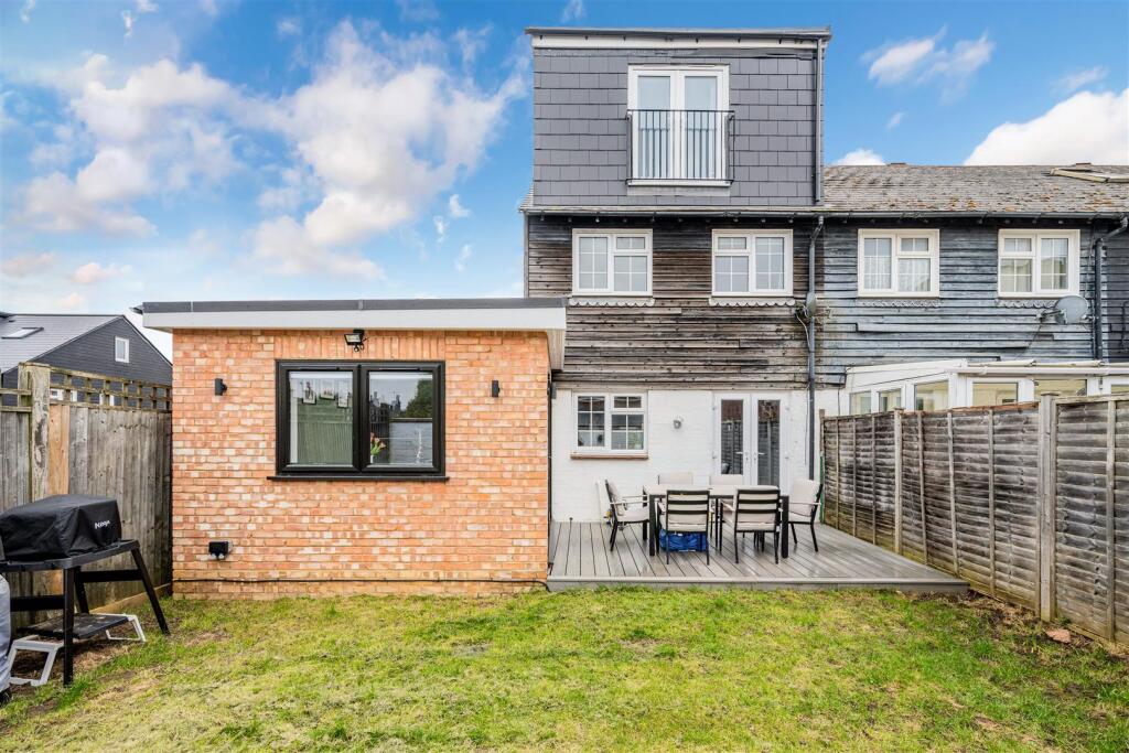 MIDDLE CLOSE (16).jpg