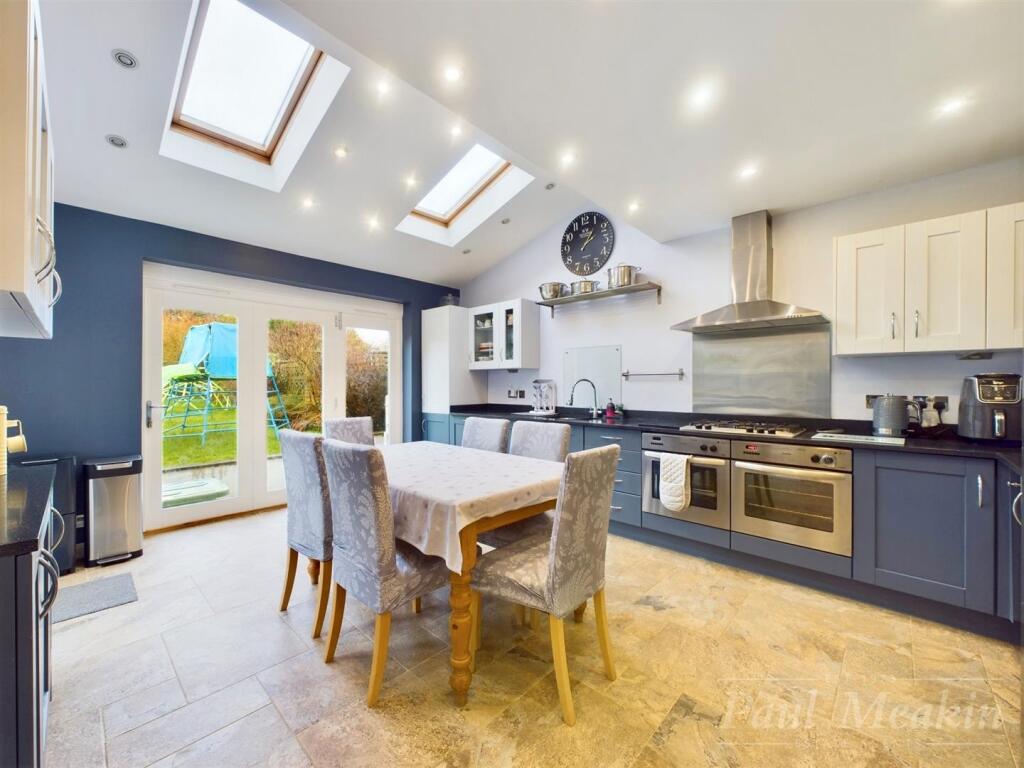 Kitchen/ Breakfast Room