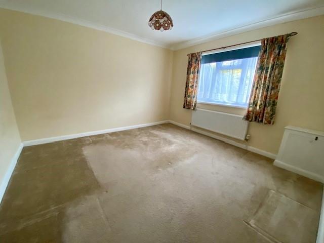 30 Hermeitage Woods Crescent Bedroom 1.jpg