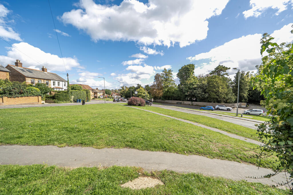 1349807-4-68c4183...