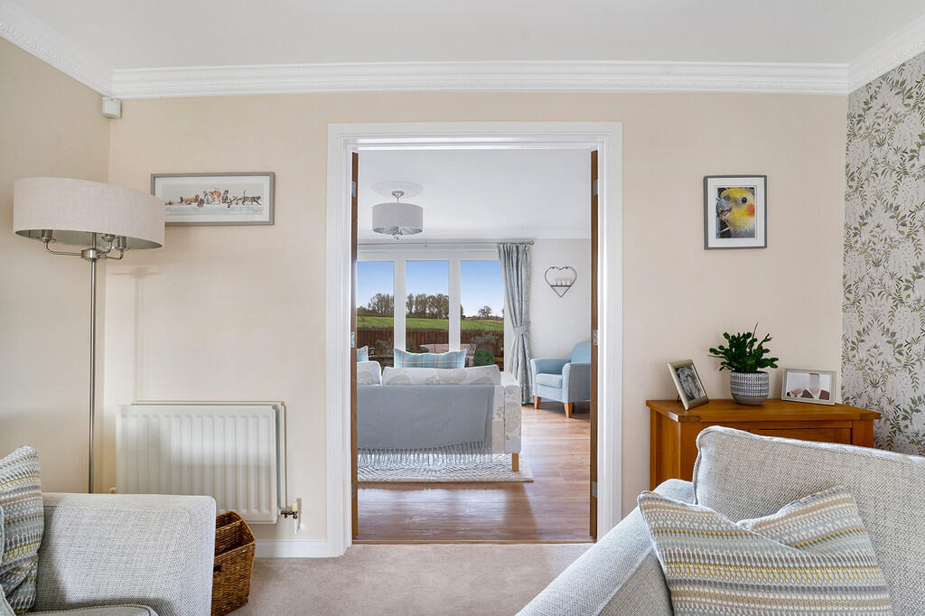 sitting room to l...