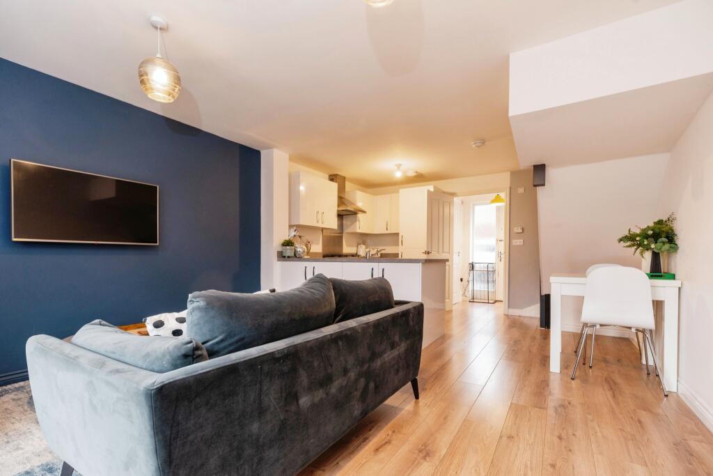 Lounge / Kitchen