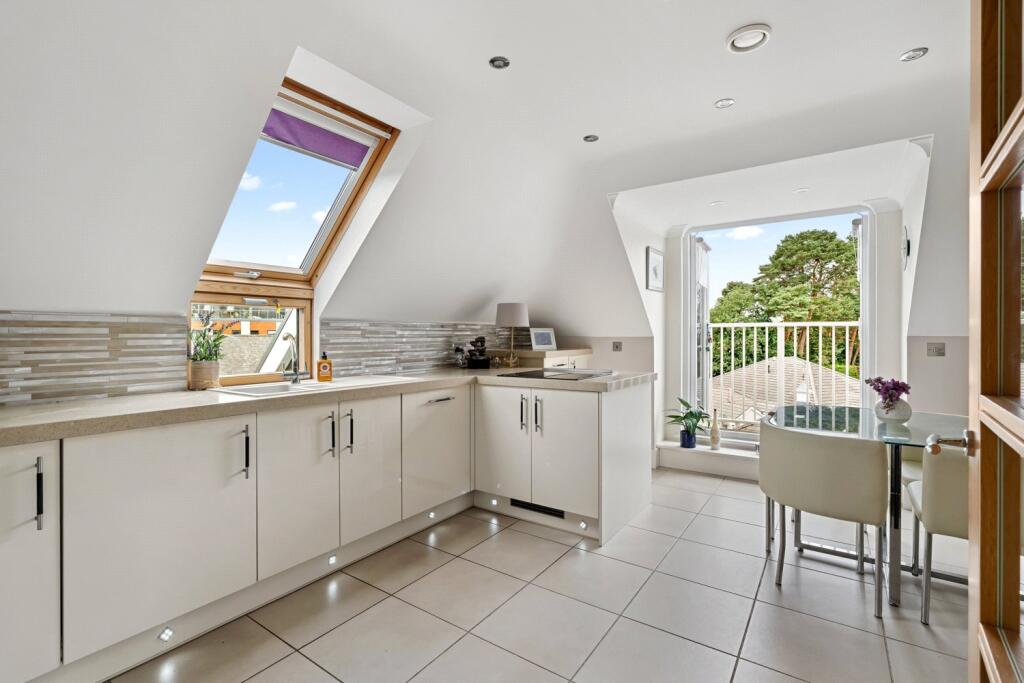 Kitchen/Breakfast Rm
