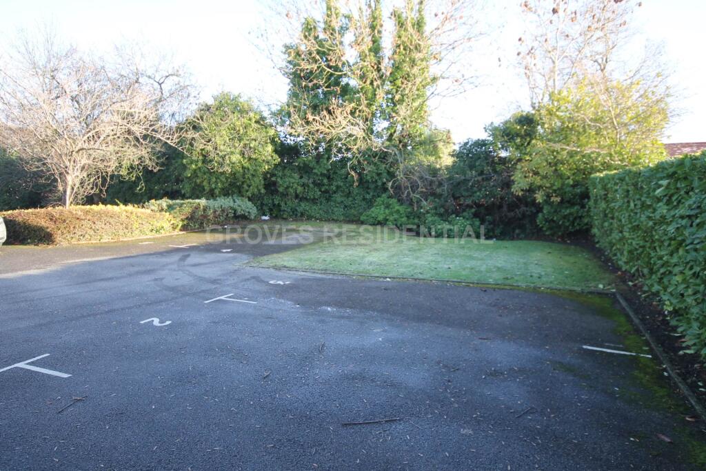 Dukes Avenue, New Malden