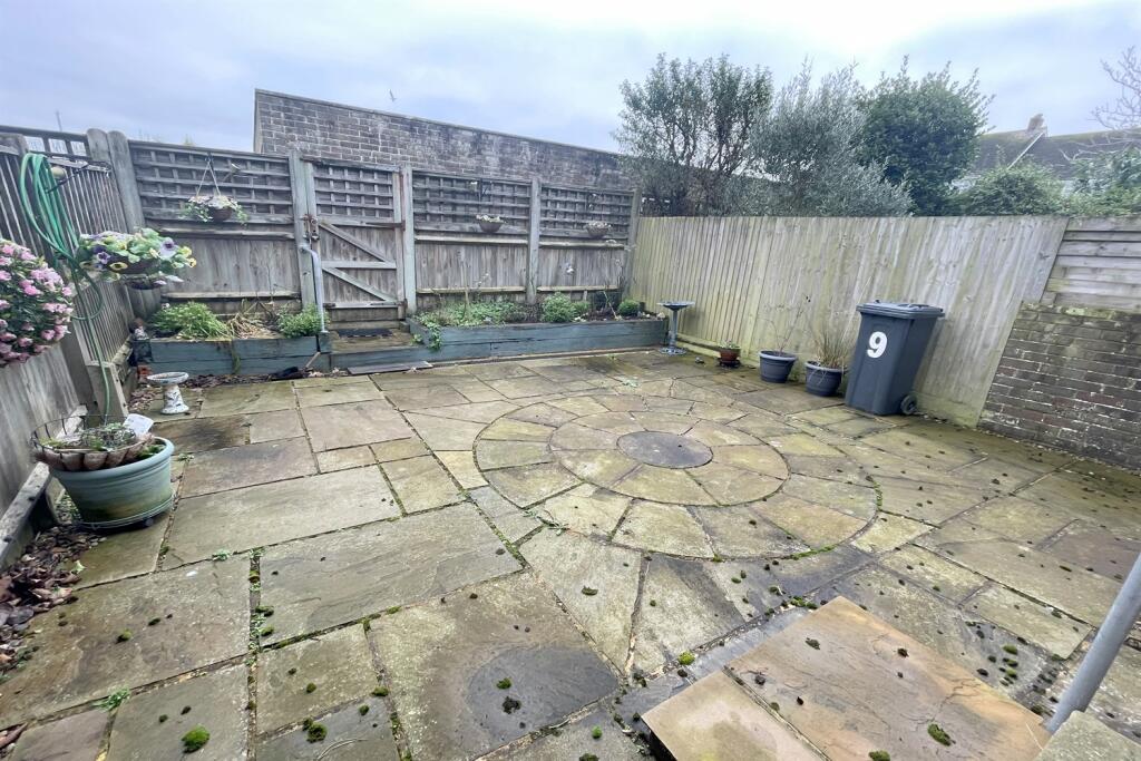 Rear courtyard garde