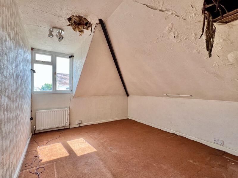 BEDROOM 2