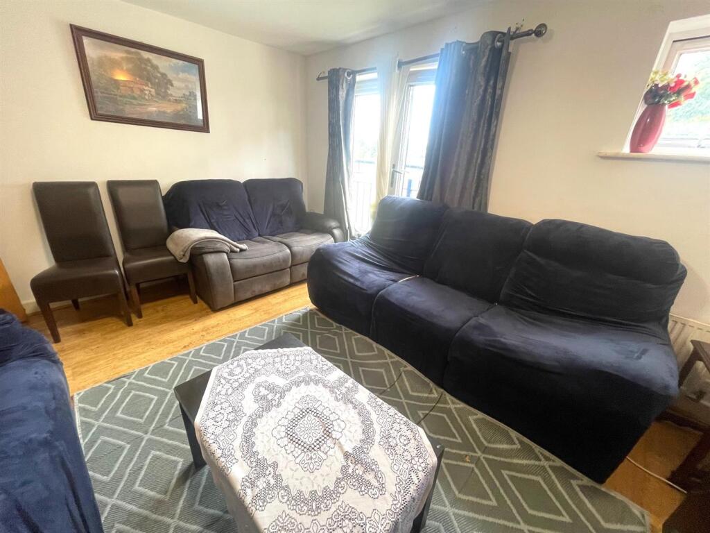 Lounge 2.jpg