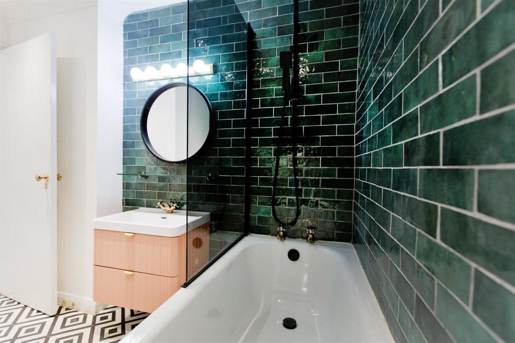 Art deco style bathroom