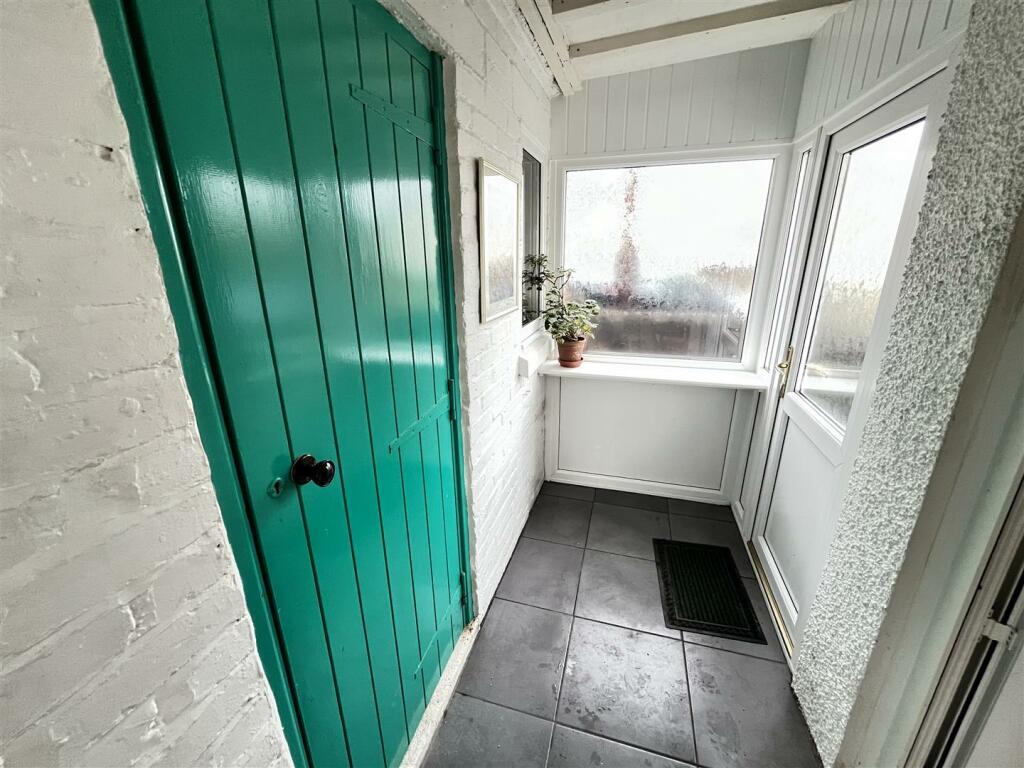 REAR HALLWAY