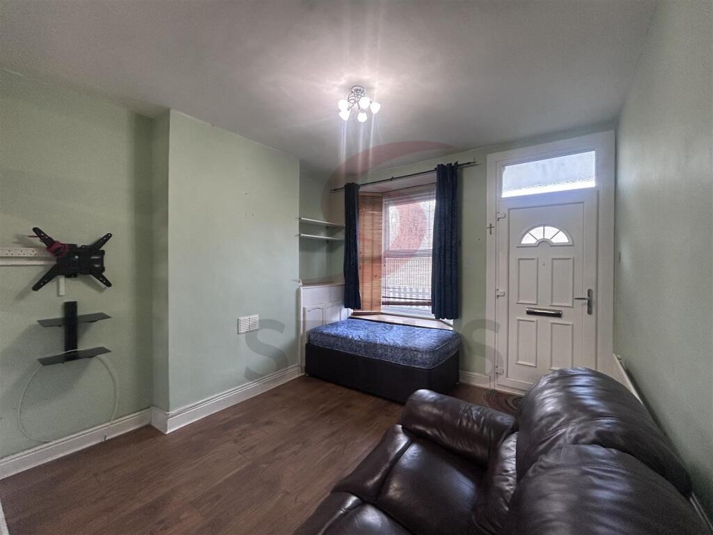 Lounge/Dining Area