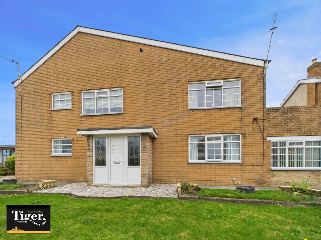 CAM02176G0-PR0611...