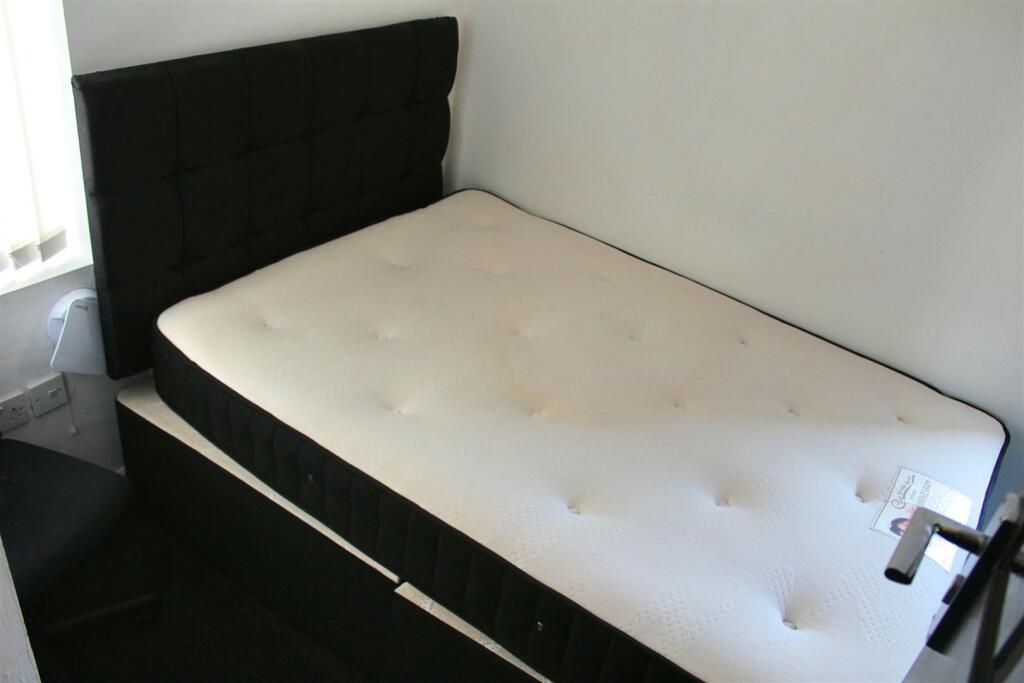 Bedroom 3.jpg