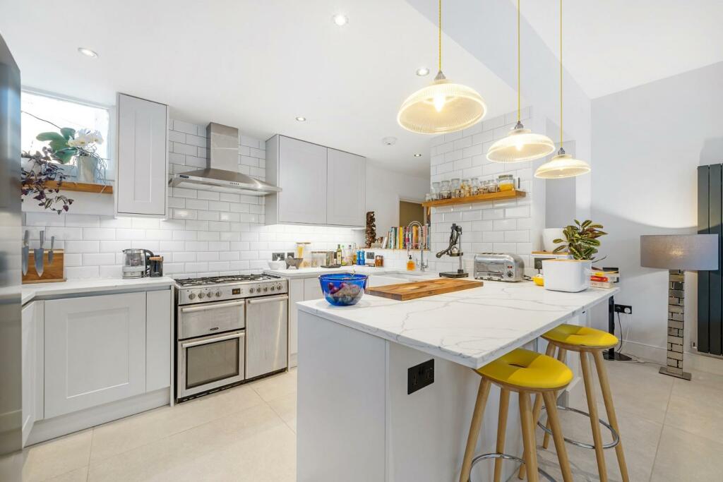 Kitchen (3).JPG