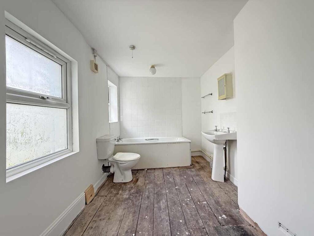 Stenlake Terrace 8 Bathroom 1.jpg