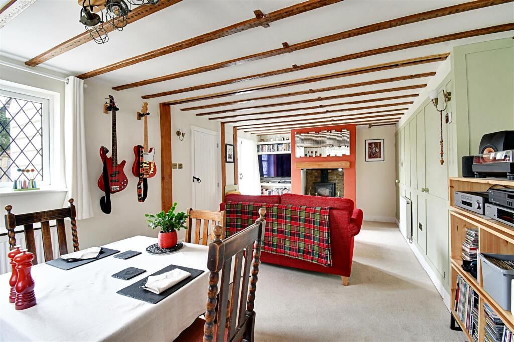Living Room 1.jpg