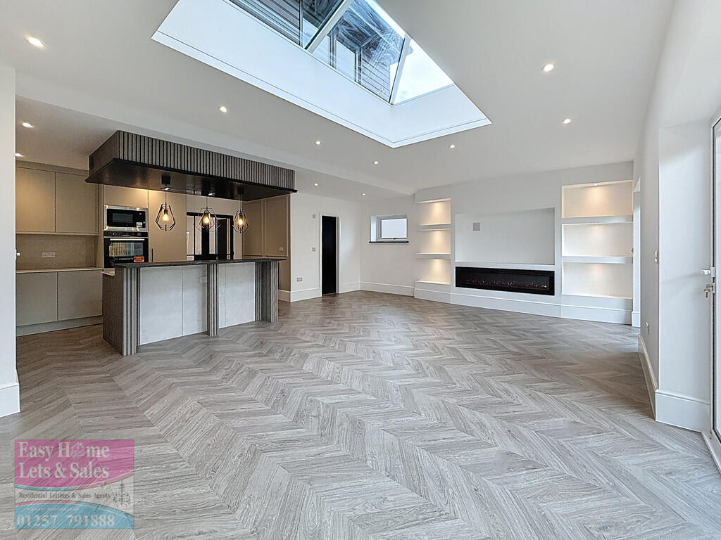 Kitchen/Living Ro...