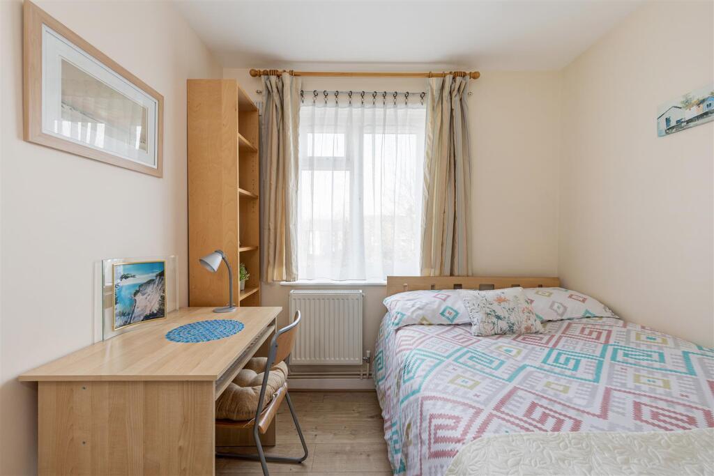 Bulwer Court Road E11