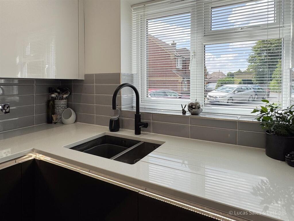 1 Caswell Close Kettering-07.jpg