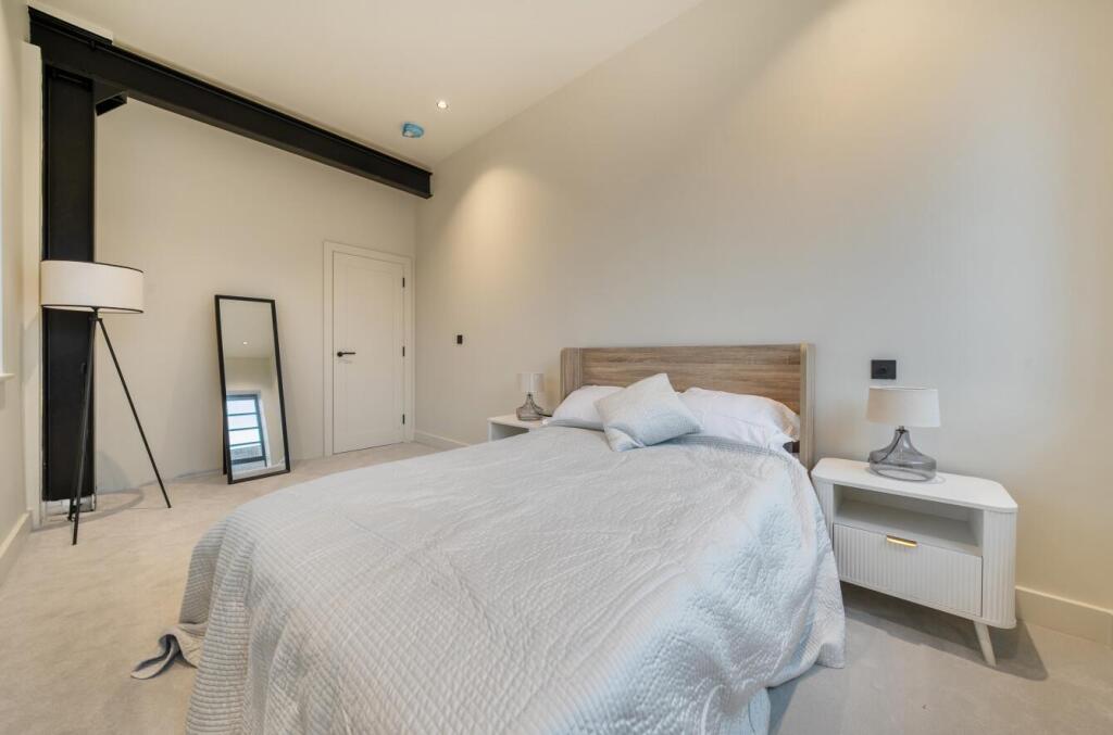 Bedroom 1b.jpg