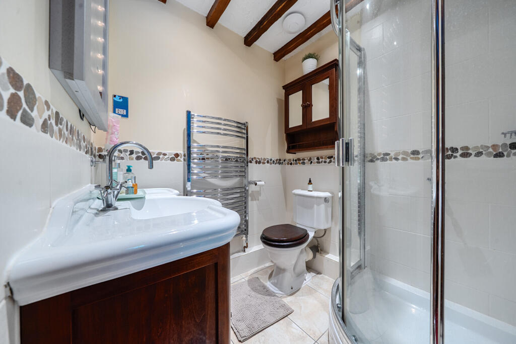 1336674-10-689b2d...