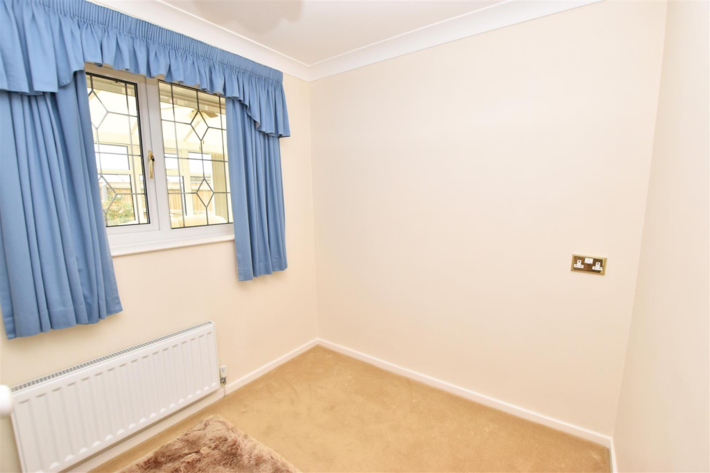 BEDROOM 3 (REAR)