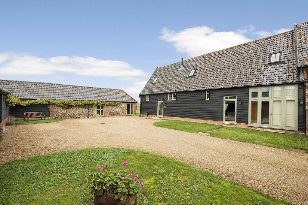 Manor Barn ph03
